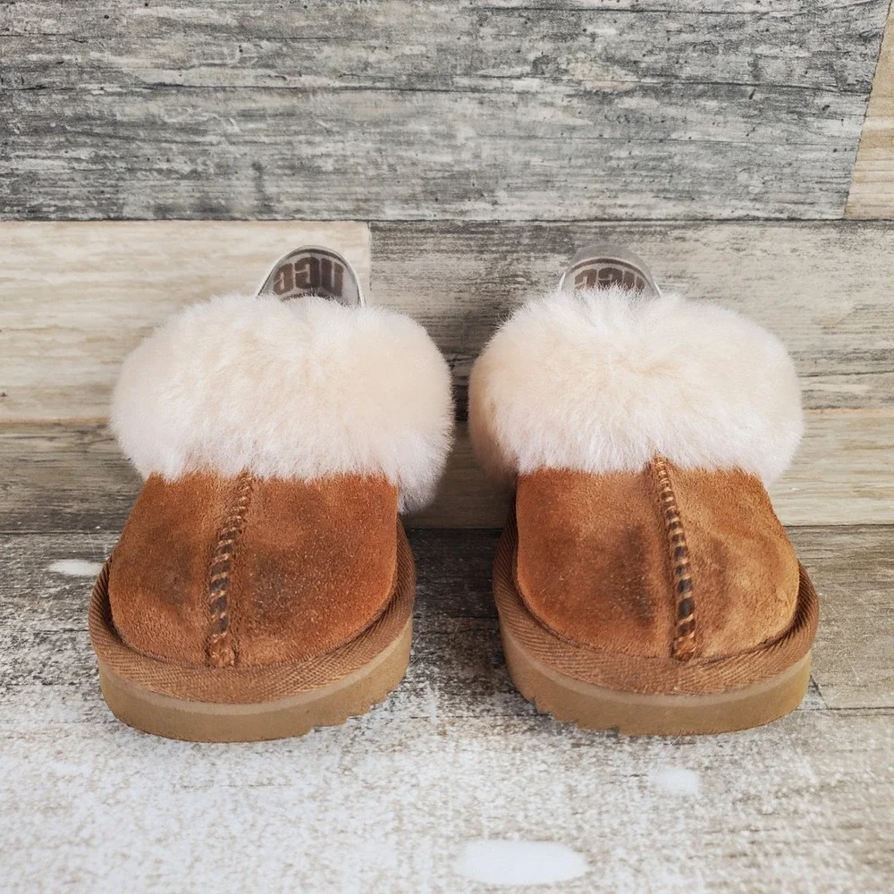 UGG excellent light
